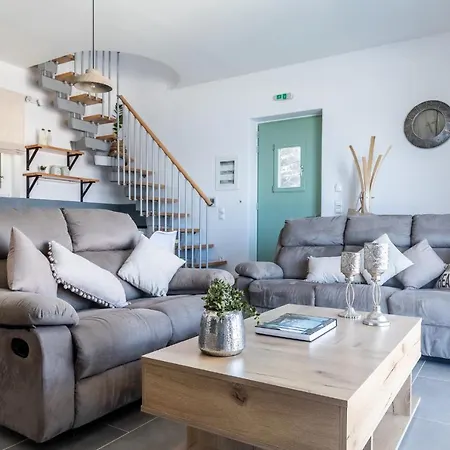 Villa Myli - *
