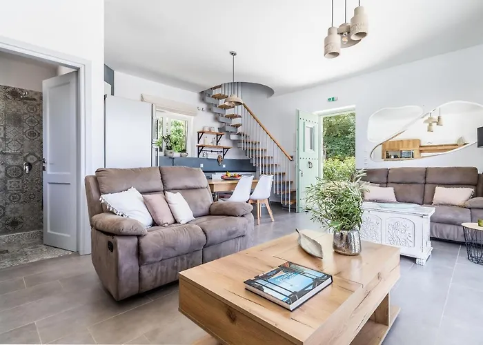 Myli - Skopelos Town